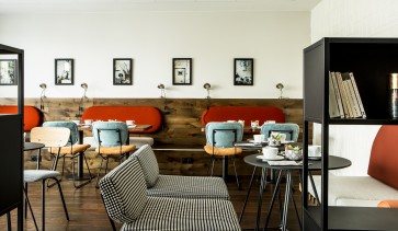 Banquette salle petit-déjeuner Canapé et espace bar © 2017 L’Imprimerie Hôtel